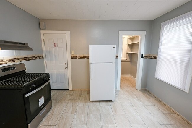 Building Photo - 4 Standard St