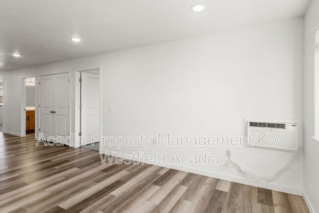 Building Photo - 5741 S 5th Ave