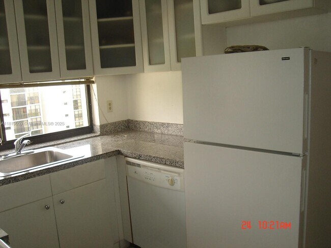 Foto del edificio - 16919 N Bay Rd