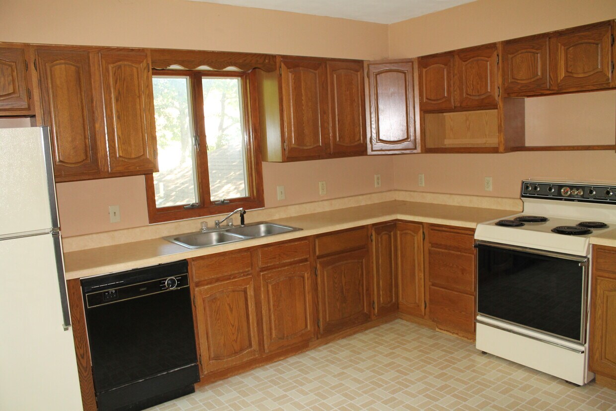 Kitchen - 408 Cottage Ave