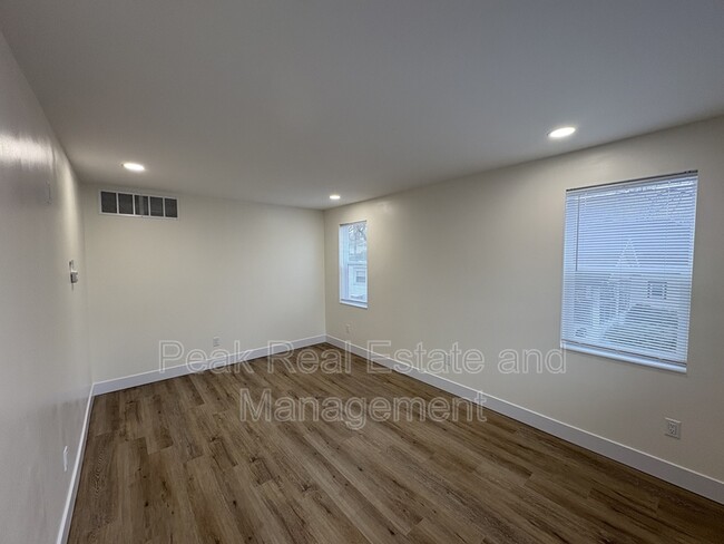Building Photo - 2020 Towner Ave SW