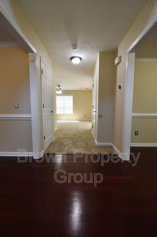 Building Photo - 71 Person Ct