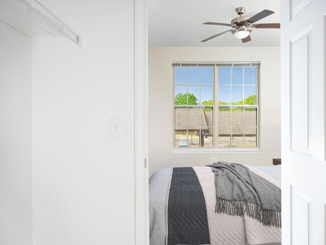 Interior Photo - The Villages of Campbell Oaks