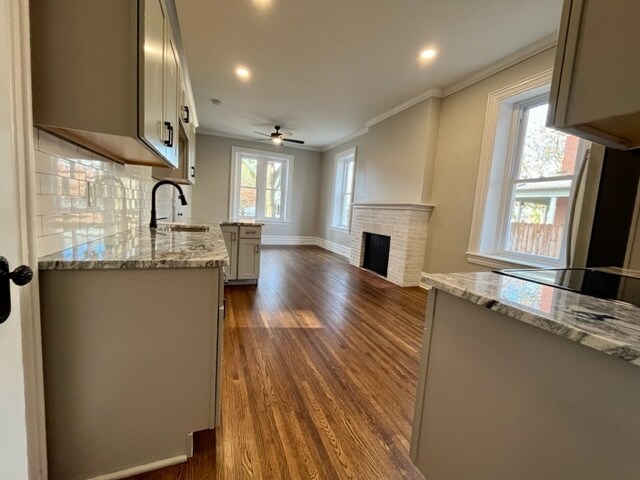 Primary Photo - 402 N George St
