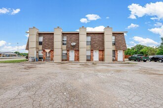 Building Photo - 302 N Race St