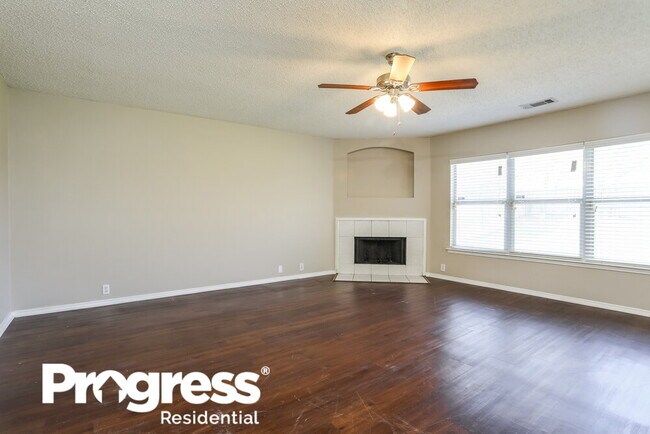 Building Photo - 1511 Columbia Dr