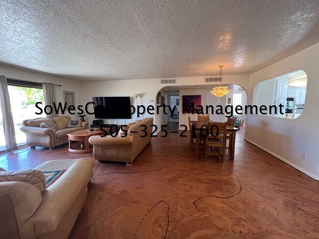 Foto del edificio - FULLY FURNISHED 4 Bedroom 2 Bath with Breathtaking Views