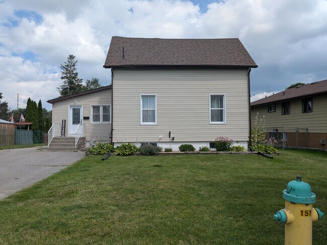 Photo du bâtiment - 151 Singleton Dr