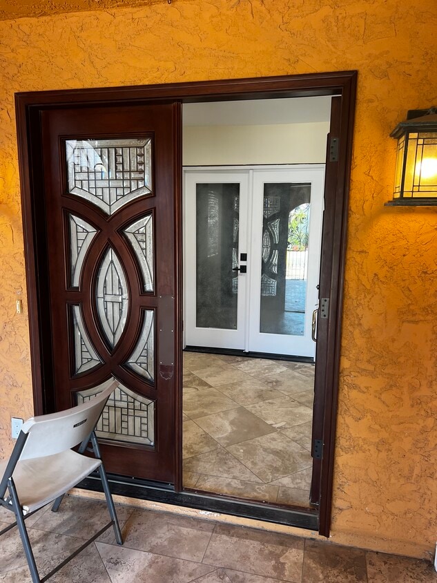 Private double door entry - 148 Van Nuys Ave