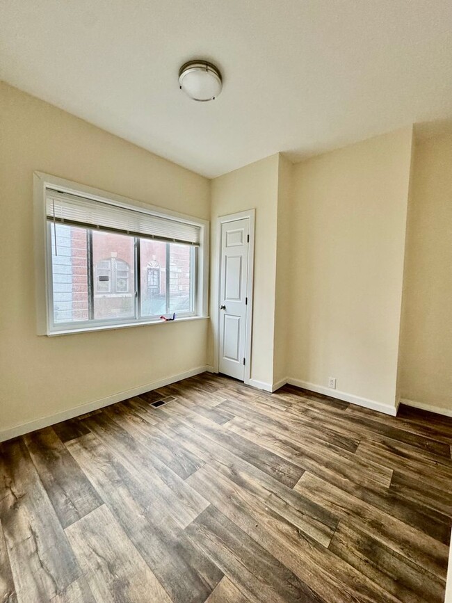Building Photo - 540 N Wanamaker St