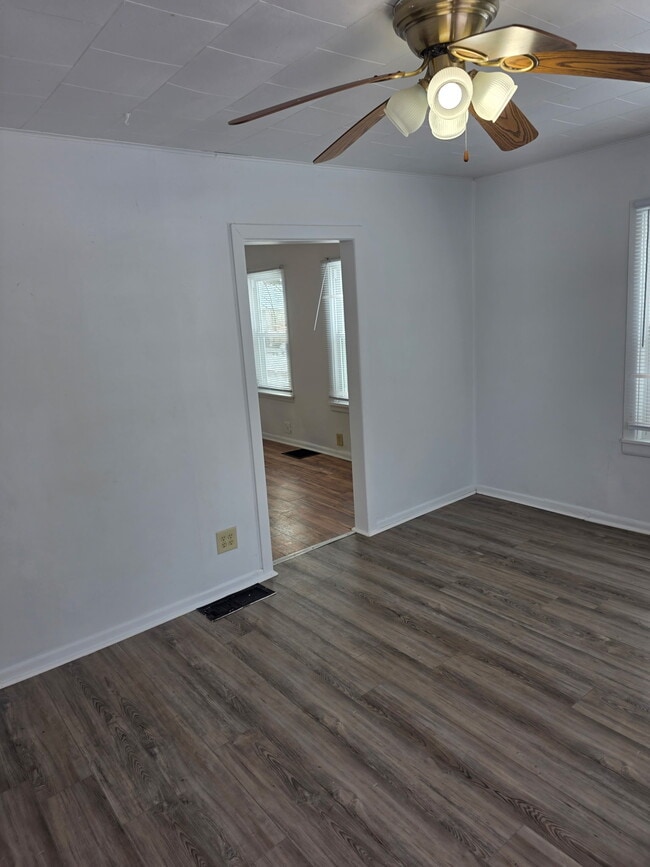 Building Photo - 825 Garfield Ave