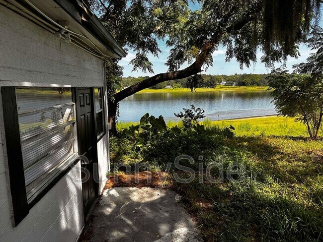 Foto del edificio - 8105 W Colonial Dr