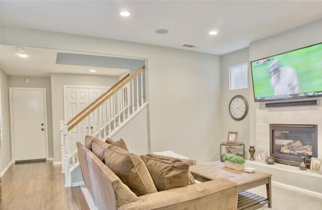 Foto del edificio - 2 Evergreen Rd