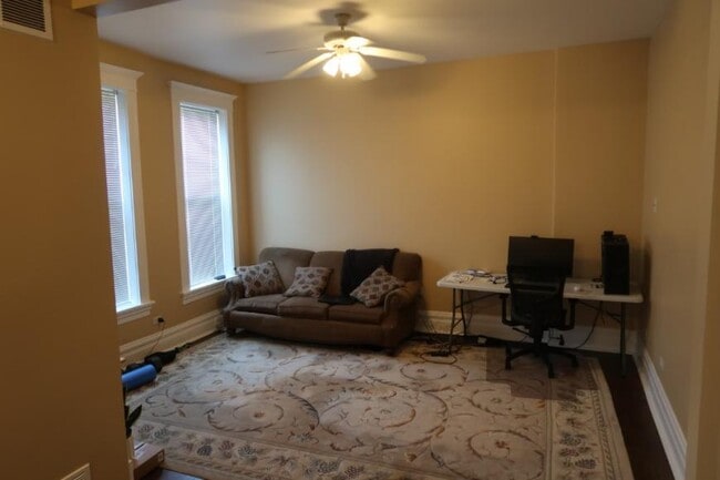 Building Photo - 1 bedroom in CHICAGO IL 60622