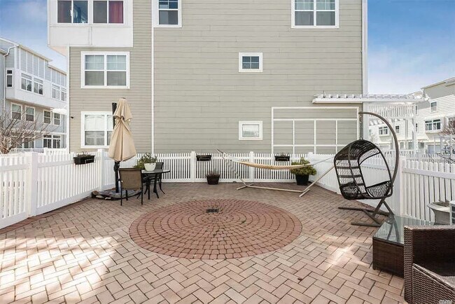 Building Photo - 7515 Aquatic Dr