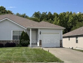 Building Photo - 9326 N Robinhood Ave