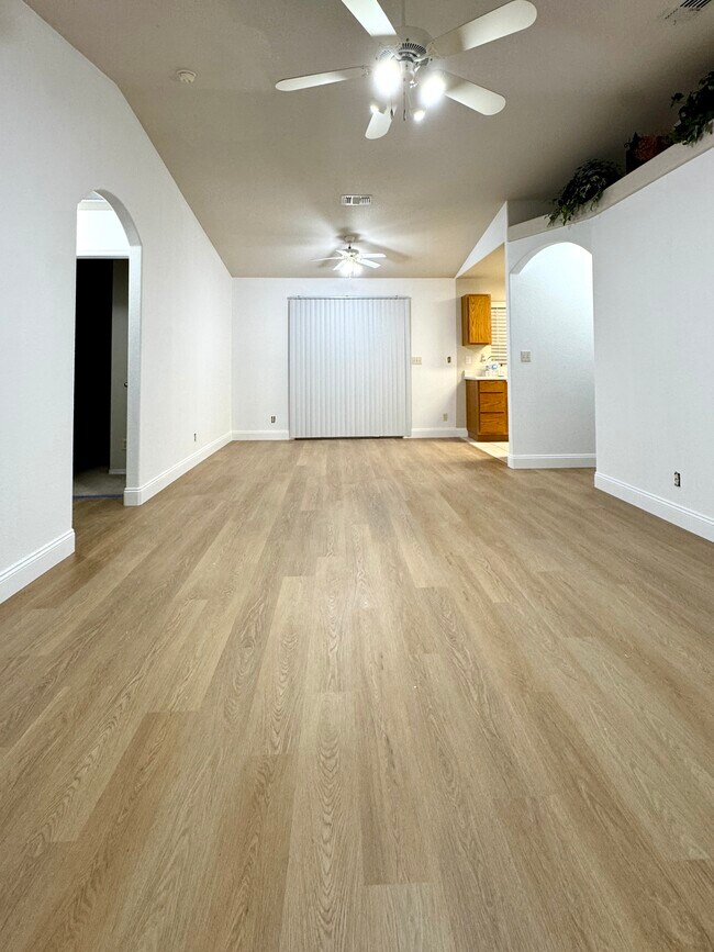 Foto del edificio - 1215 Mohican Dr