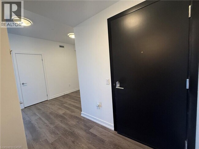 Photo du bâtiment - 5 Wellington St S