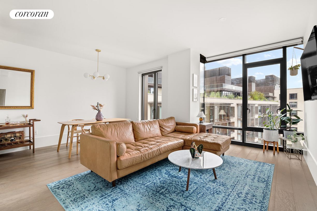 Foto principal - 429 Kent Ave
