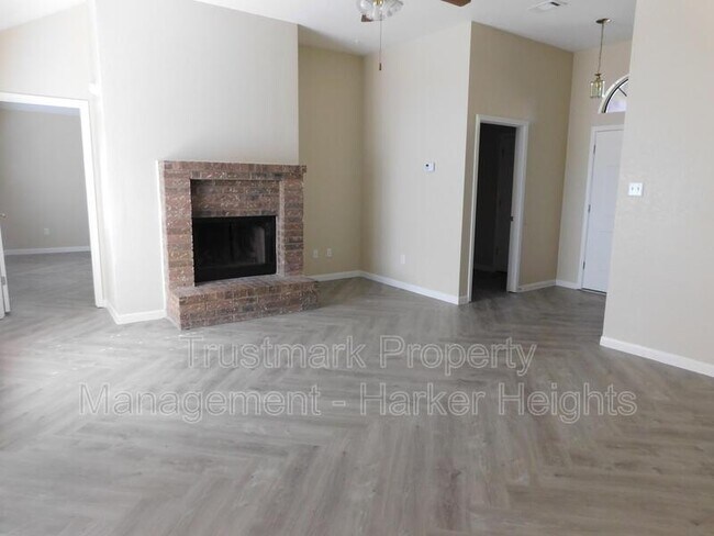 Building Photo - 604 James Loop