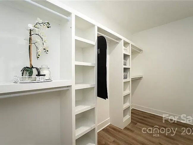 Foto del edificio - 301 S Cloudman St