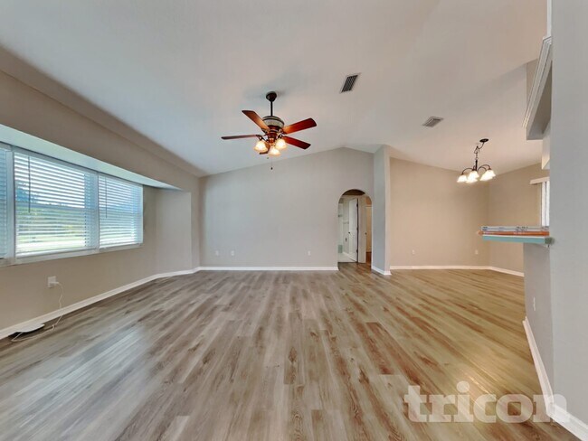 Building Photo - 495 Cartagena St