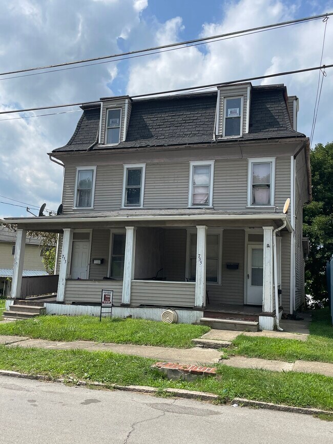 Building Photo - 755 Lathrop Street, Unit REAR
