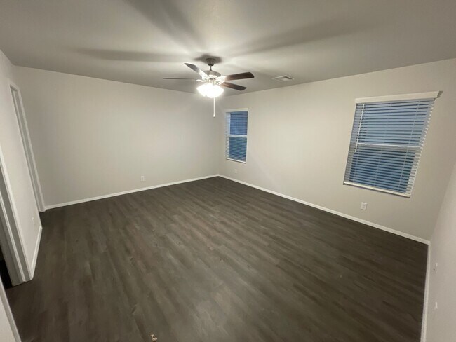 Foto del edificio - *Pre-leasing* Three Bedroom | Two Bath Hom...