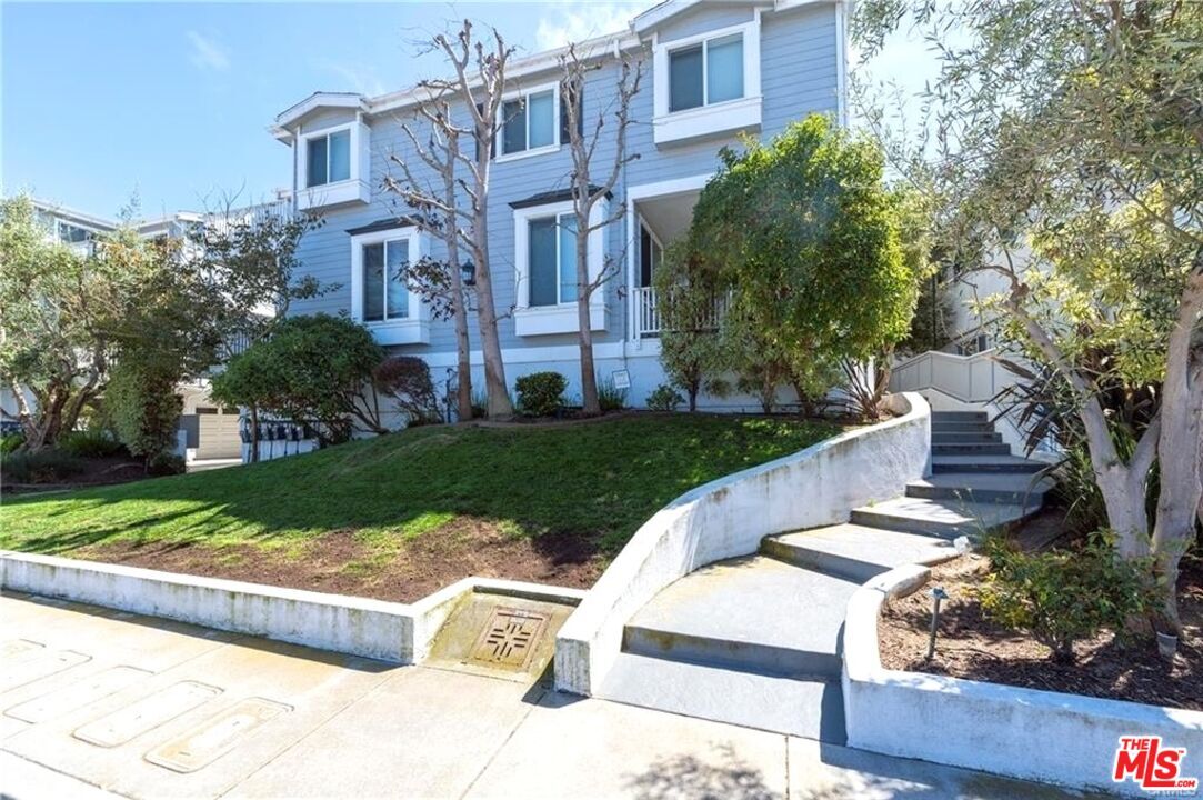 Primary Photo - 1202 Tennyson St