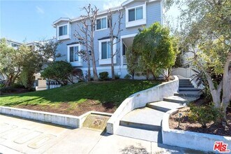 Building Photo - 1202 Tennyson St