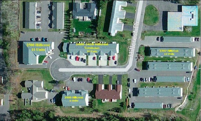 Foto aérea - 2400-2418 Hillcrest Dr