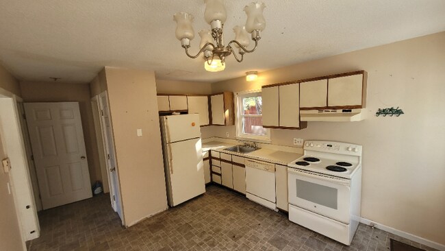 Building Photo - 3 Wedgewood Cir