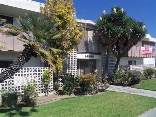 Foto principal - 14800 S Berendo Ave