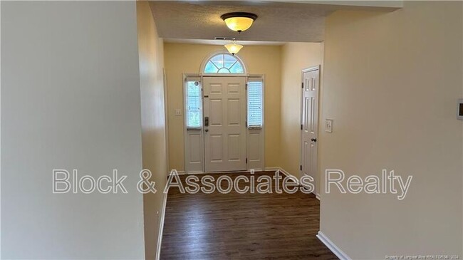 Building Photo - 348 Somerset Dr