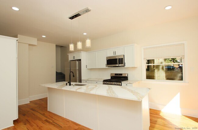 Building Photo - 62 Whitney St