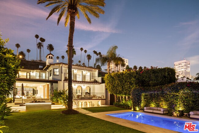 Foto del edificio - 972 Palisades Beach Rd