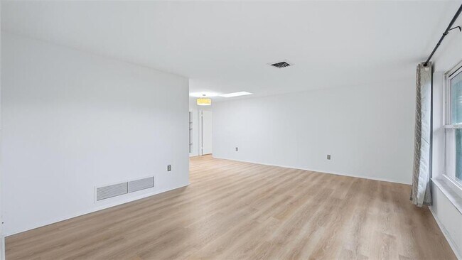 Building Photo - 1329 Nantucket Rd