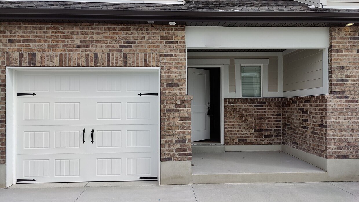 Foto principal - West Haven 3 bedroom Townhome for Rent!