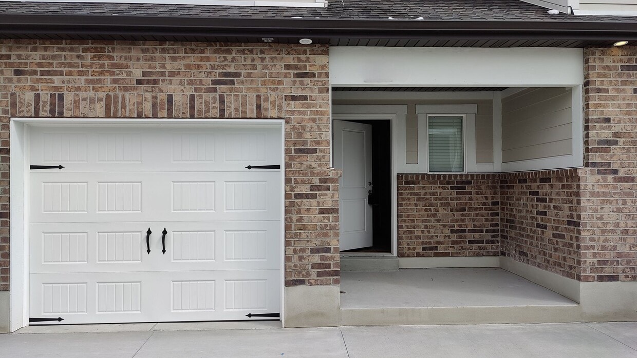 Primary Photo - West Haven 3 bedroom Townhome for Rent!