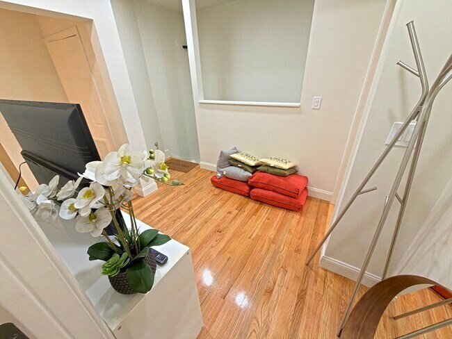 Foto del edificio - 130 W 8th St