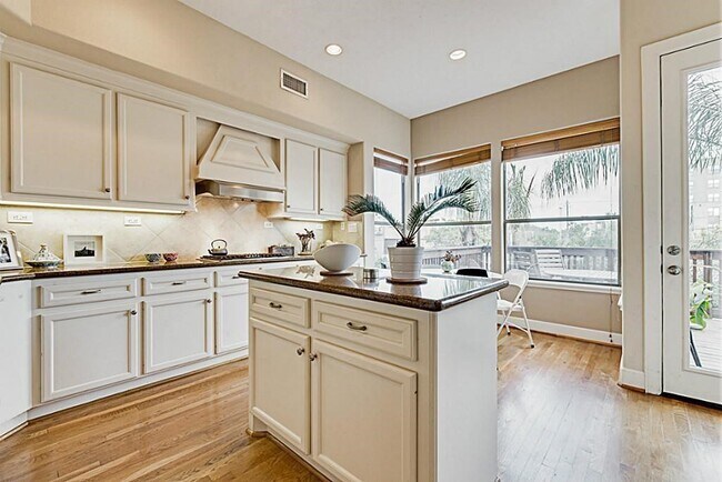 Foto del edificio - 5422 Lillian St