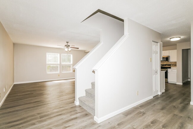 Building Photo - 6336 Alonzo Dr