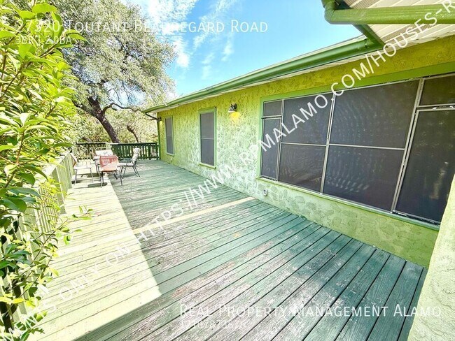 Foto del edificio - 27320 Toutant Beauregard Rd