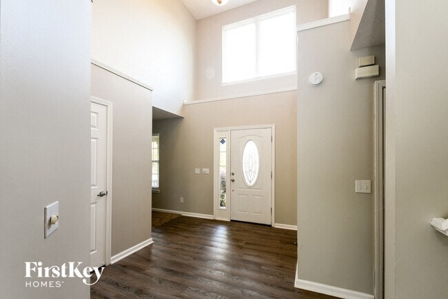 Building Photo - 8752 Rapp Dr