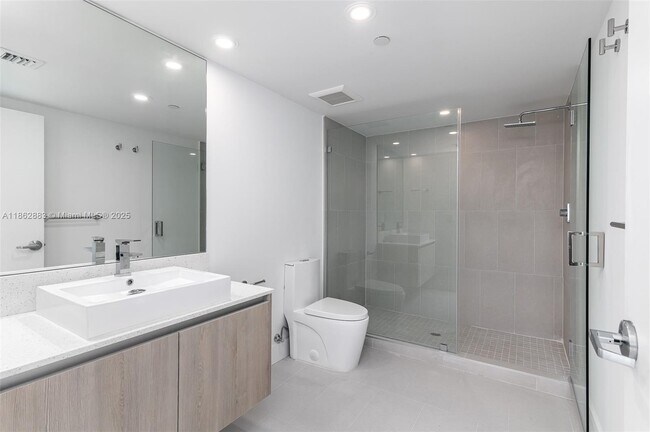 Foto del edificio - 13800 Highland Dr