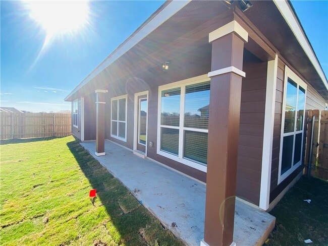 Building Photo - 721 Hollyhock Dr