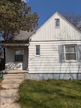 Building Photo - 20242 Hickory St