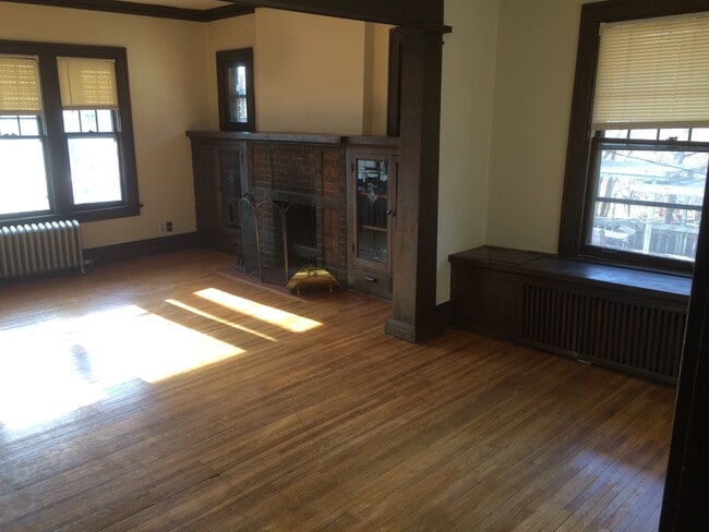 Building Photo - 2106 Garfield Ave