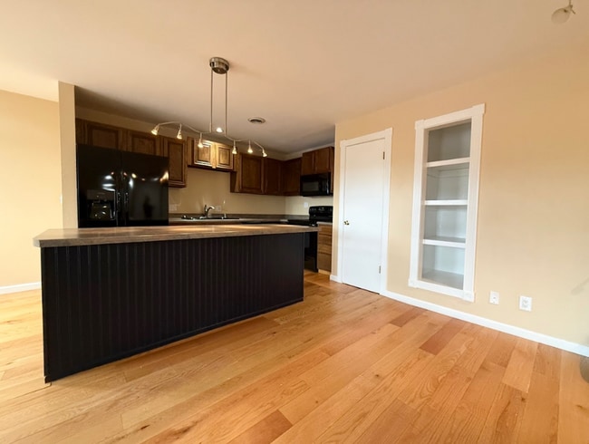 Building Photo - 6590 Delmonico Dr