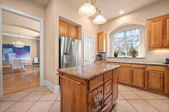 Building Photo - Stunning Executive Home Minutes from The D...